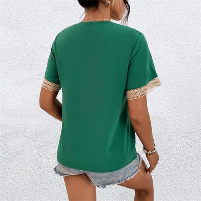 Kamma | Stilfuld Bluse med V-Halsdetalje