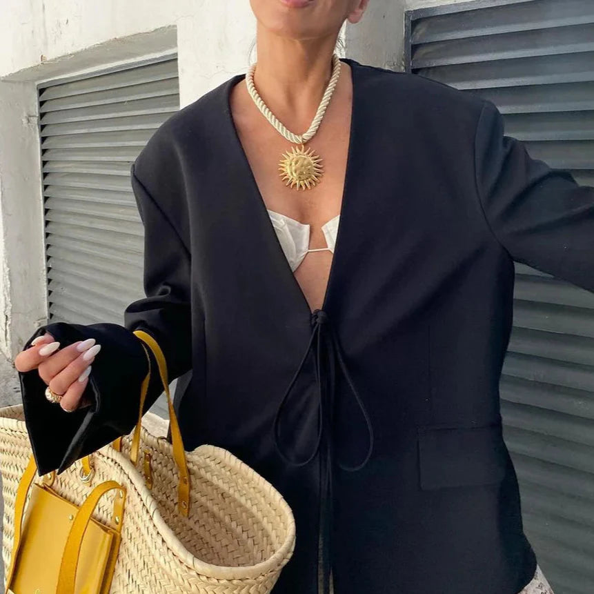 Augusta | Elegant Dame Vinterjakke Med Bindebånd Foran