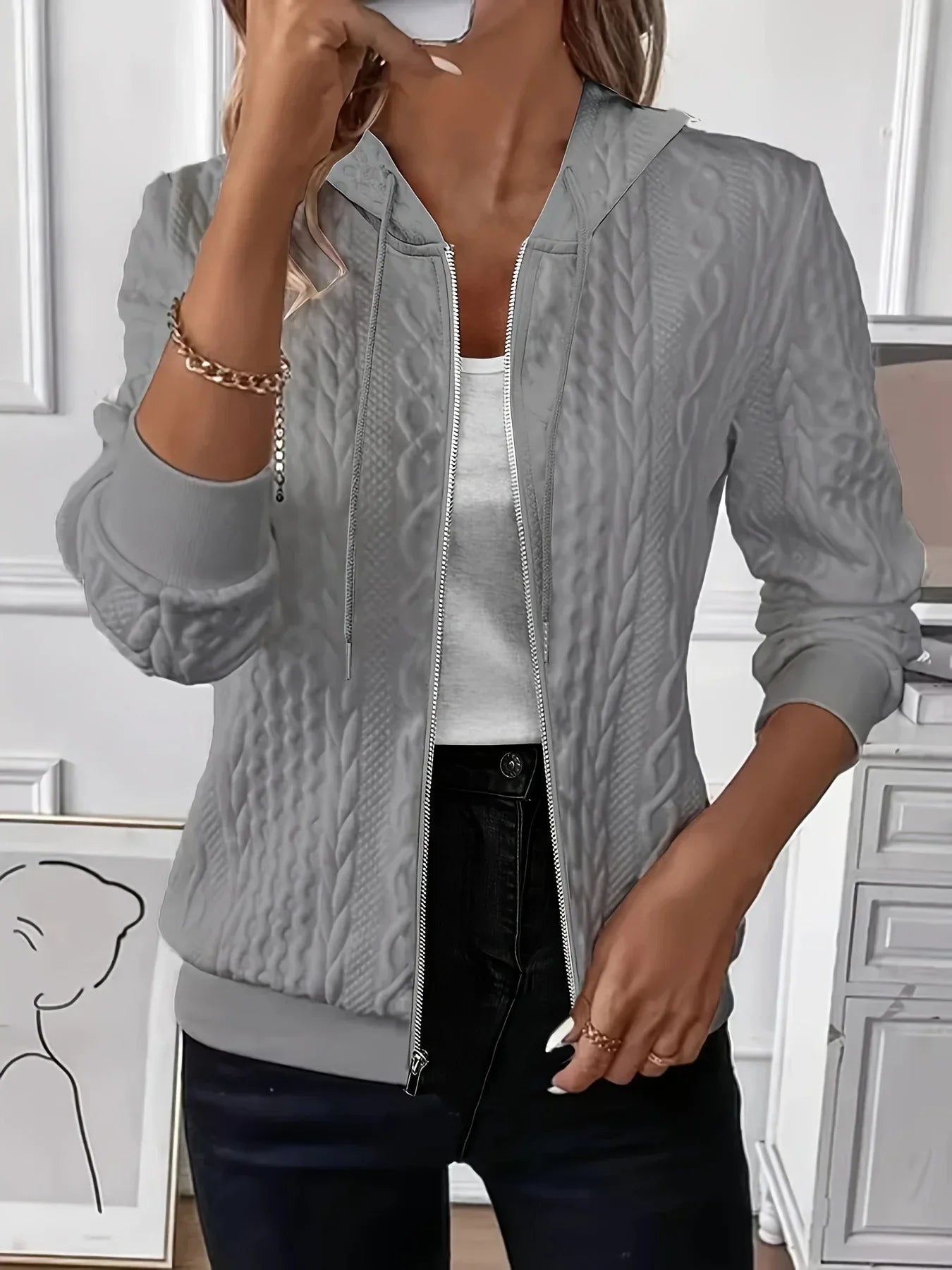 Augusta | Stilfuld Hættetrøje med Fletstrik