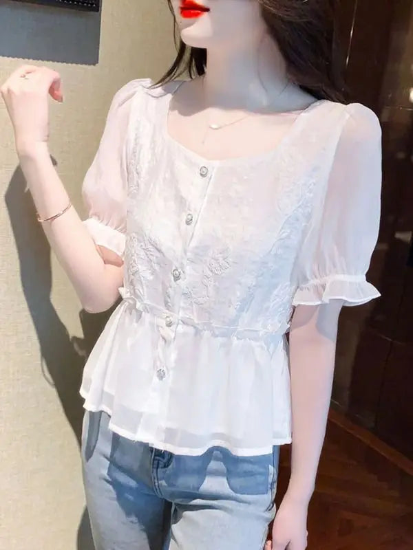 Kamilla | Dame Sommerbluse Med Flæseærmer, Peplum Snit Og Knaplukning