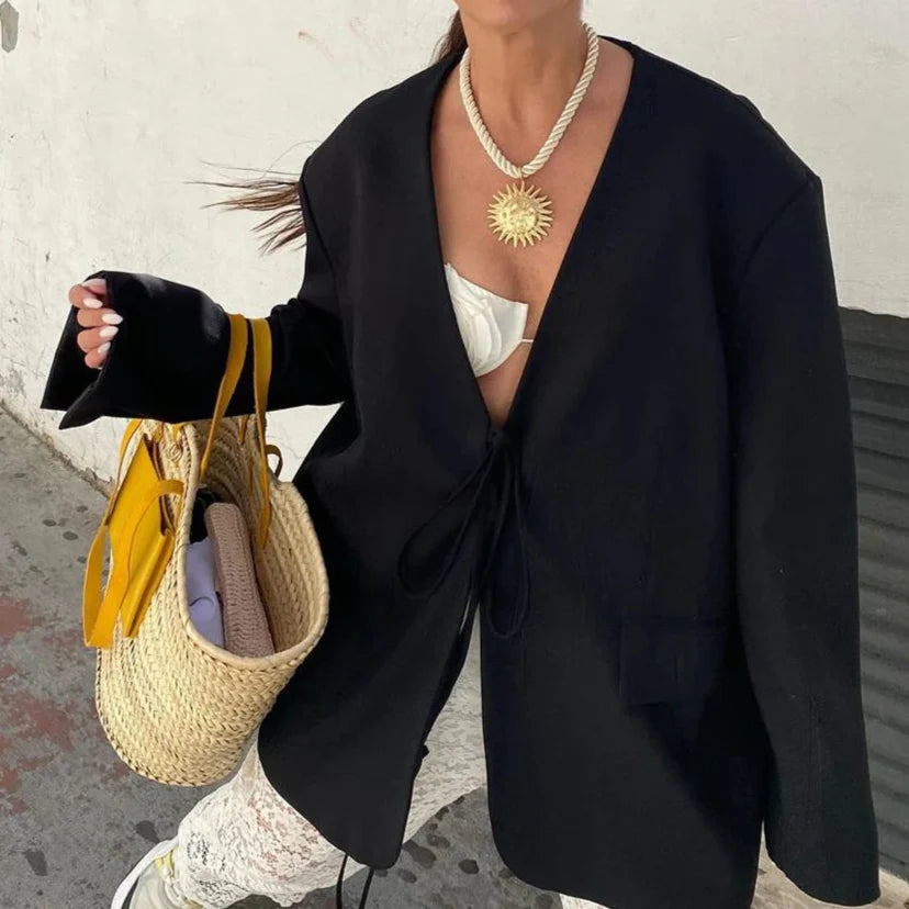 Augusta | Elegant Dame Vinterjakke Med Bindebånd Foran