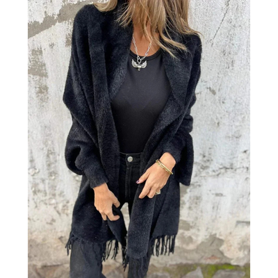 Lene – Varm Strikponcho med Frynser