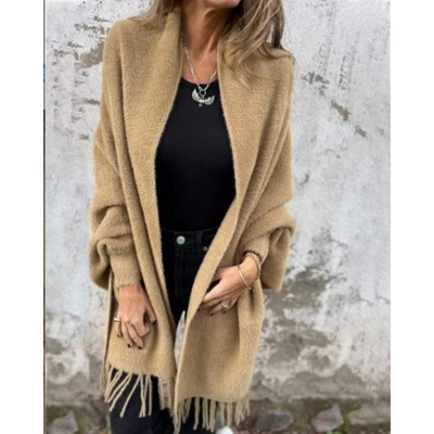 Lene – Varm Strikponcho med Frynser