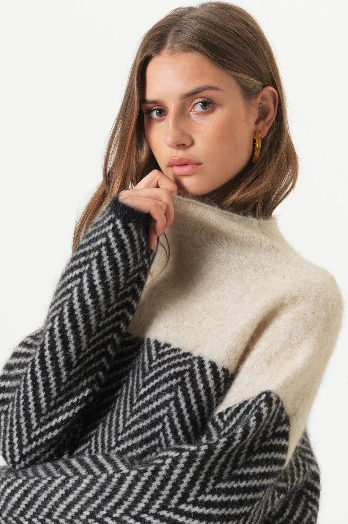 Dagmar | Stilfuld Sildbensstrikket Sweater
