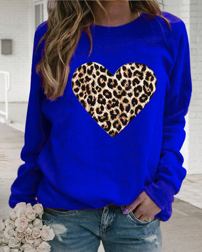 Gitte | Damer’s afslappede sweatshirt med leopard-hjerteprint