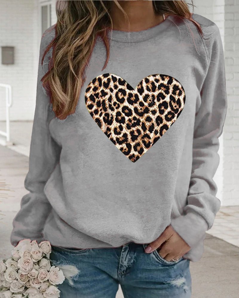 Gitte | Damer’s afslappede sweatshirt med leopard-hjerteprint