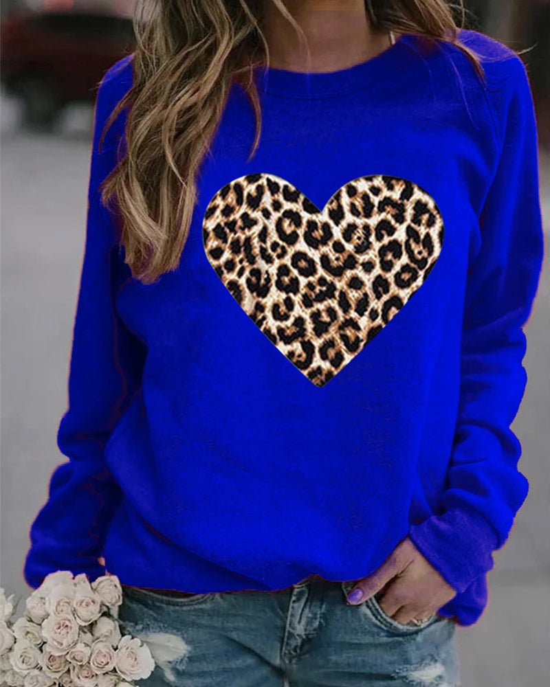 Gitte | Damer’s afslappede sweatshirt med leopard-hjerteprint