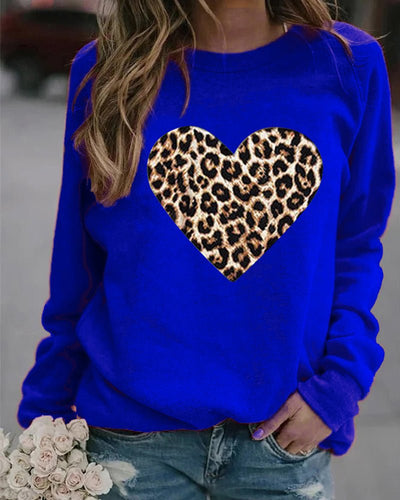 Gitte | Damer’s afslappede sweatshirt med leopard-hjerteprint
