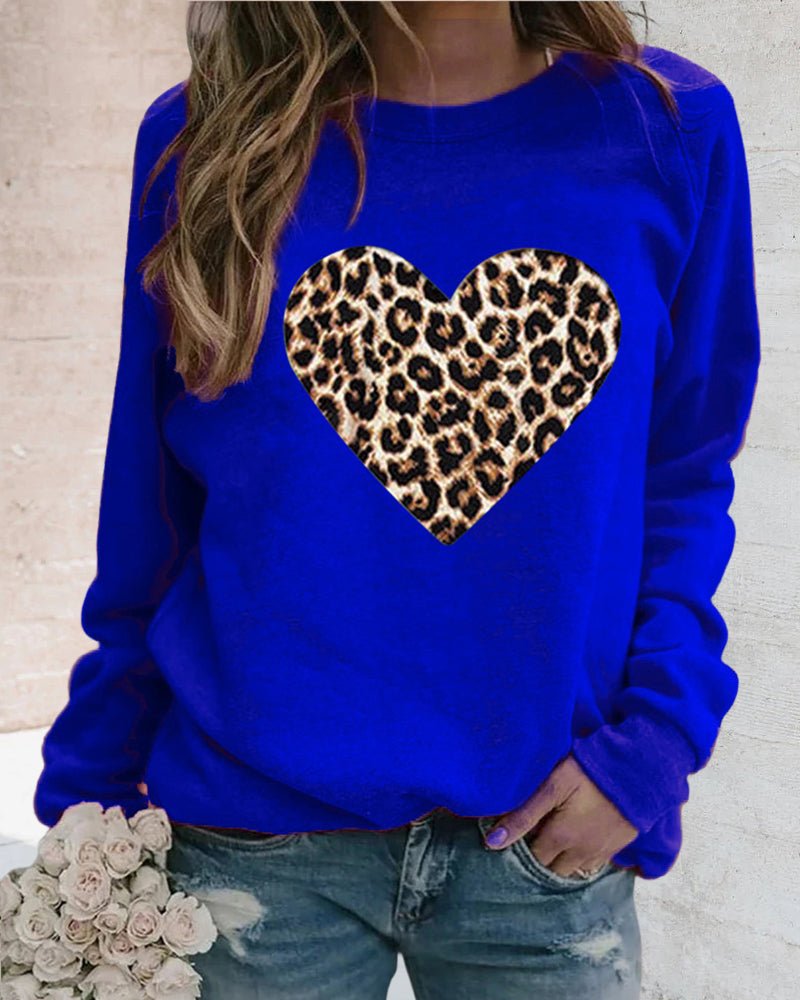Gitte | Damer’s afslappede sweatshirt med leopard-hjerteprint