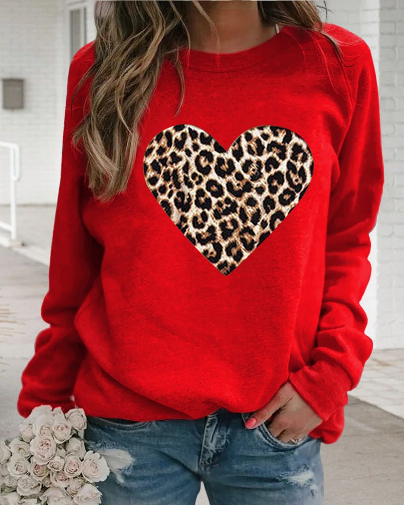Gitte | Damer’s afslappede sweatshirt med leopard-hjerteprint