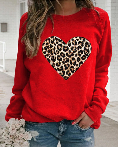 Gitte | Damer’s afslappede sweatshirt med leopard-hjerteprint