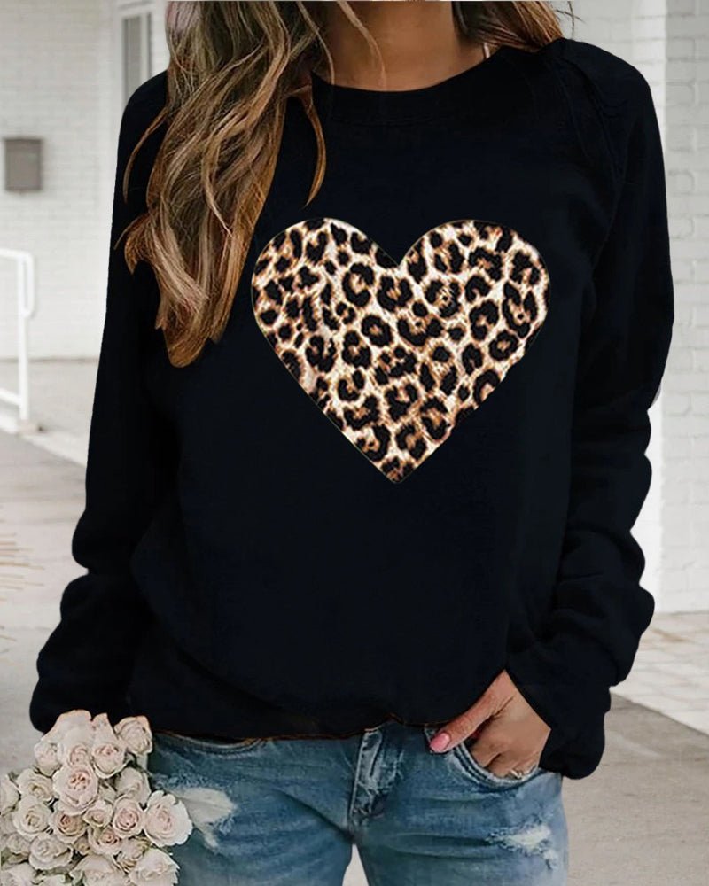 Gitte | Damer’s afslappede sweatshirt med leopard-hjerteprint