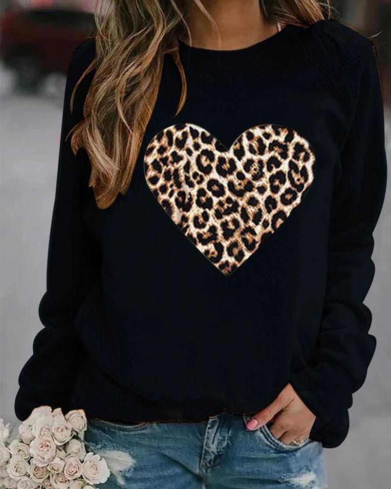 Gitte | Damer’s afslappede sweatshirt med leopard-hjerteprint